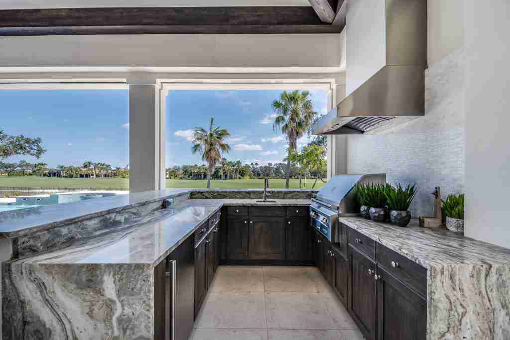 Outdoor Kitchens vs. Traditional Grills: Why You Should Upgrade