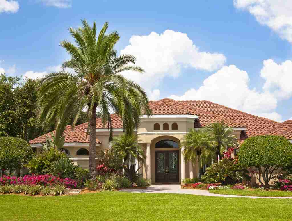 Enjoy the Holidays Outdoors: Preparing Your Florida Home for the Winter Season