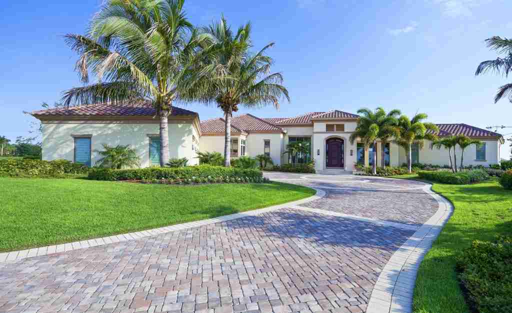 Transform Your Outdoor Space with Hardscaping: Pavers, Pathways, and More