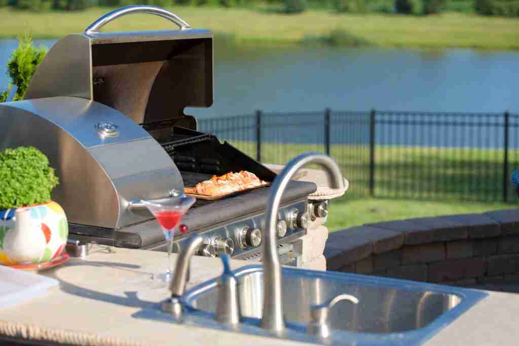 5 Outdoor Kitchen Ideas That Will Elevate Your Backyard Entertaining